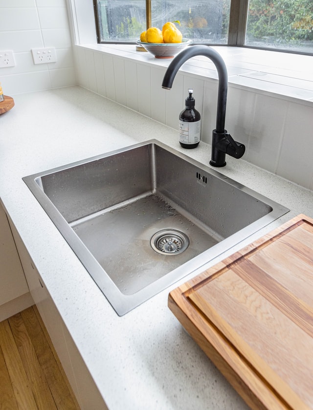 a very clean and clutter free stainless steel kitchen sink